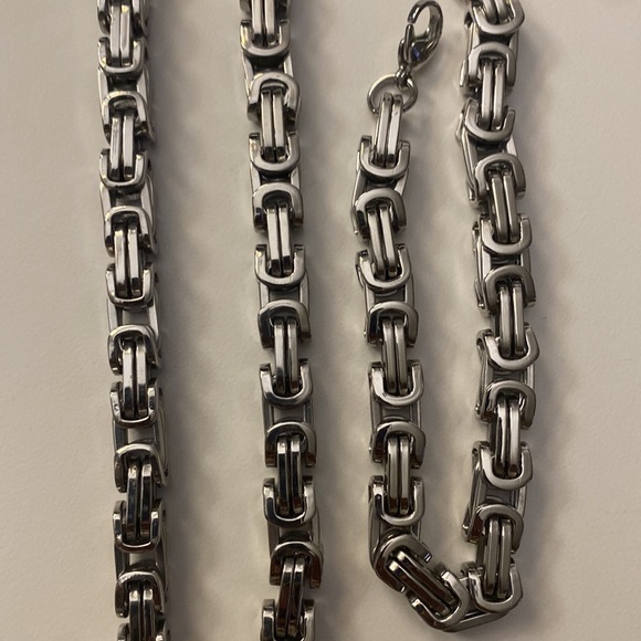 Men’s Stainless Steel U-Shaped Imperial Link Chain Necklace & Bracelet Set (8mm) - Picture 4 of 6